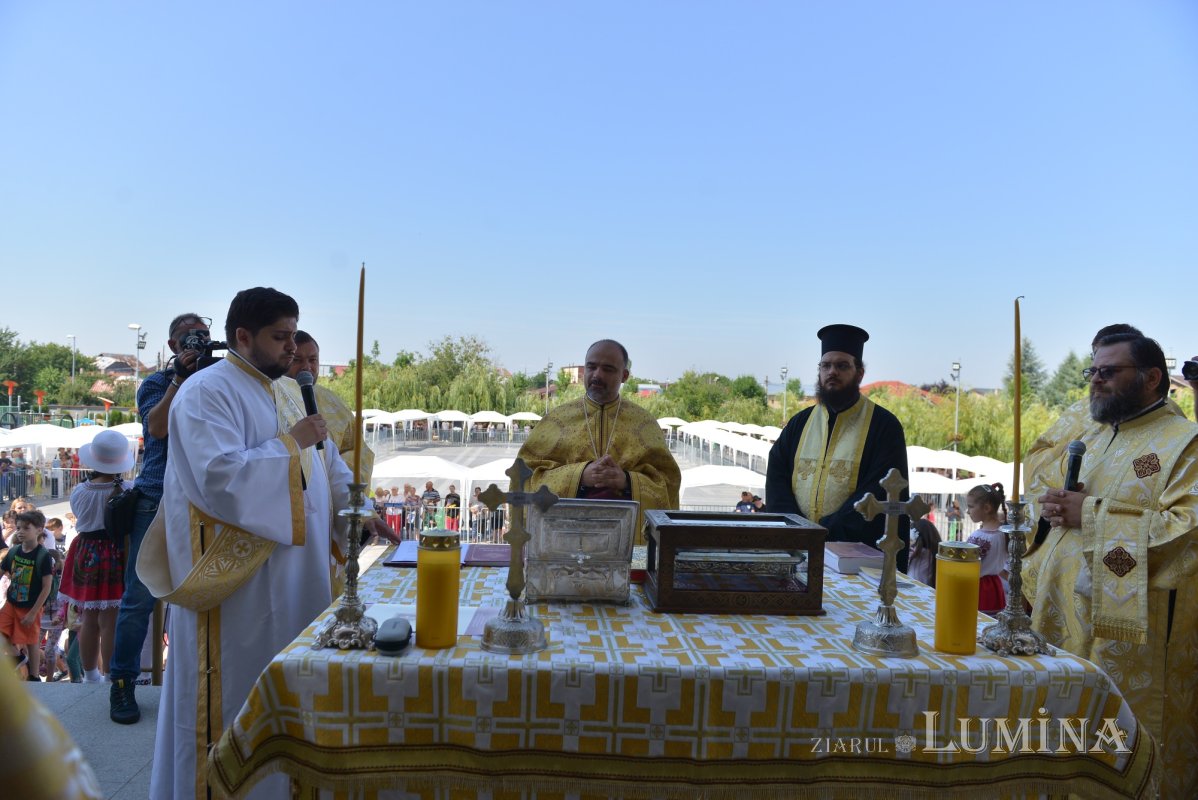 Brâul Maicii Domnului a ajuns la catedrala din Voluntari 219123