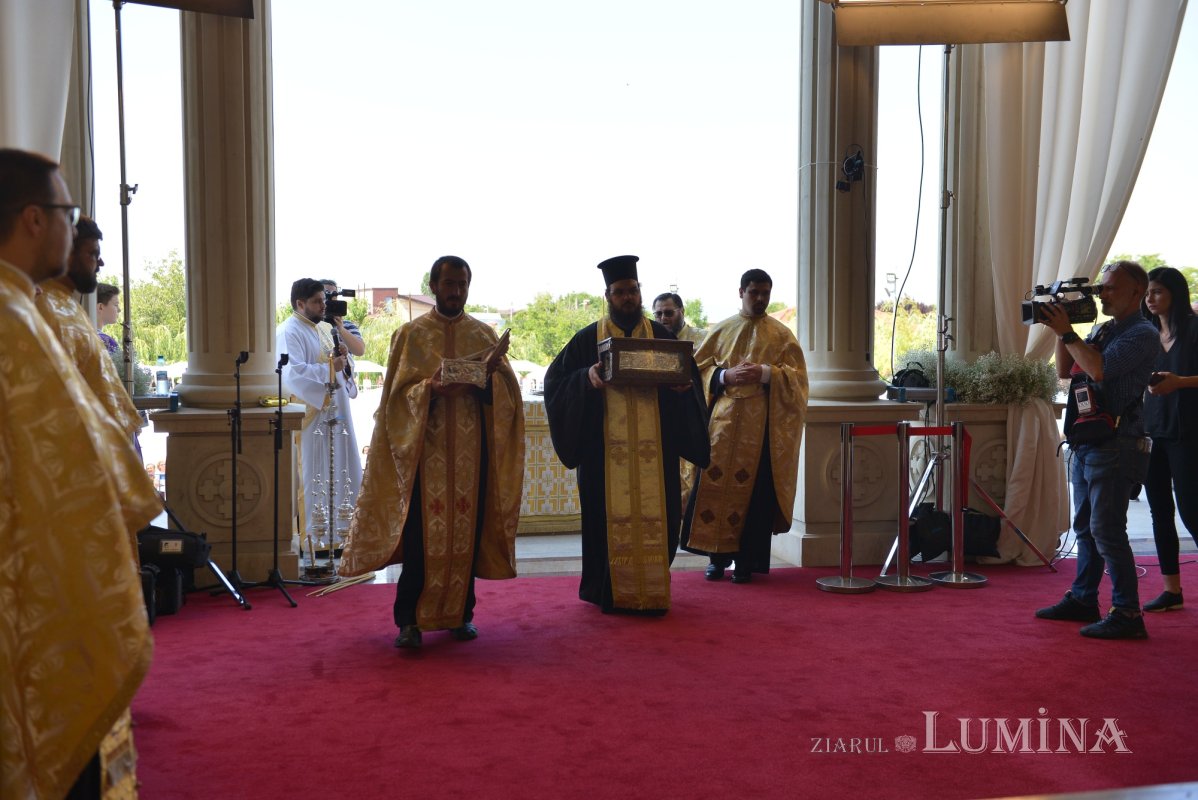 Brâul Maicii Domnului a ajuns la catedrala din Voluntari 219125