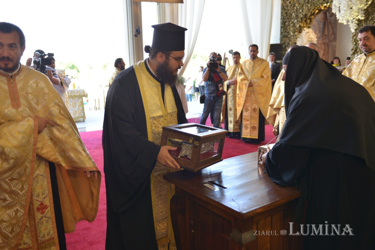 Brâul Maicii Domnului a ajuns la catedrala din Voluntari 219127
