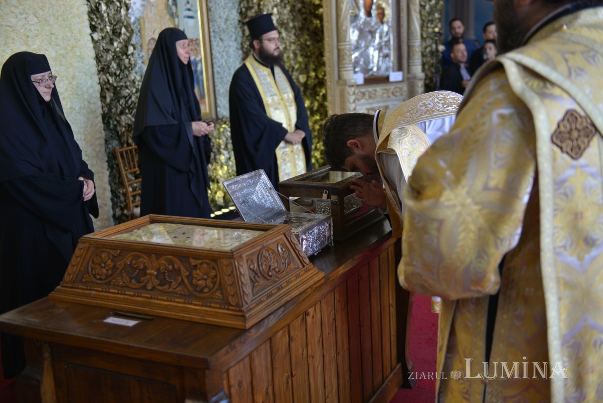 Brâul Maicii Domnului a ajuns la catedrala din Voluntari 219129