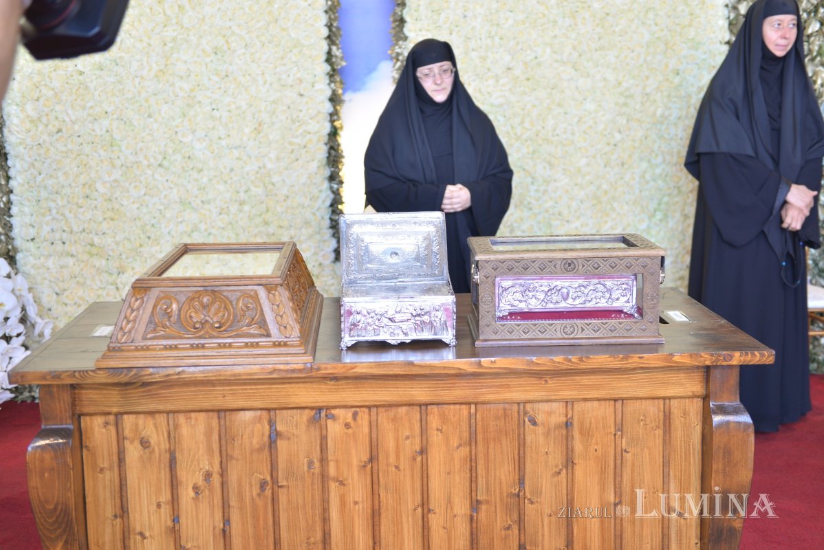 Brâul Maicii Domnului a ajuns la catedrala din Voluntari 219131