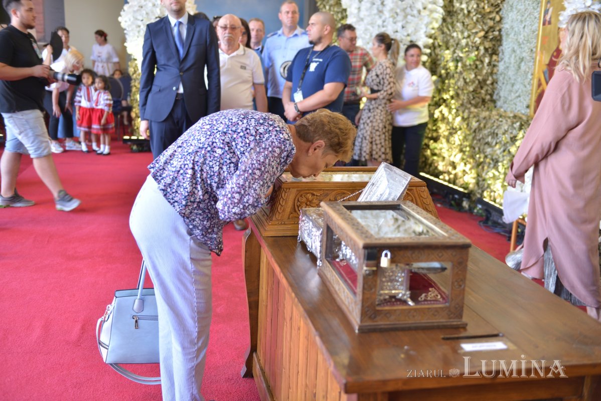 Brâul Maicii Domnului a ajuns la catedrala din Voluntari 219132