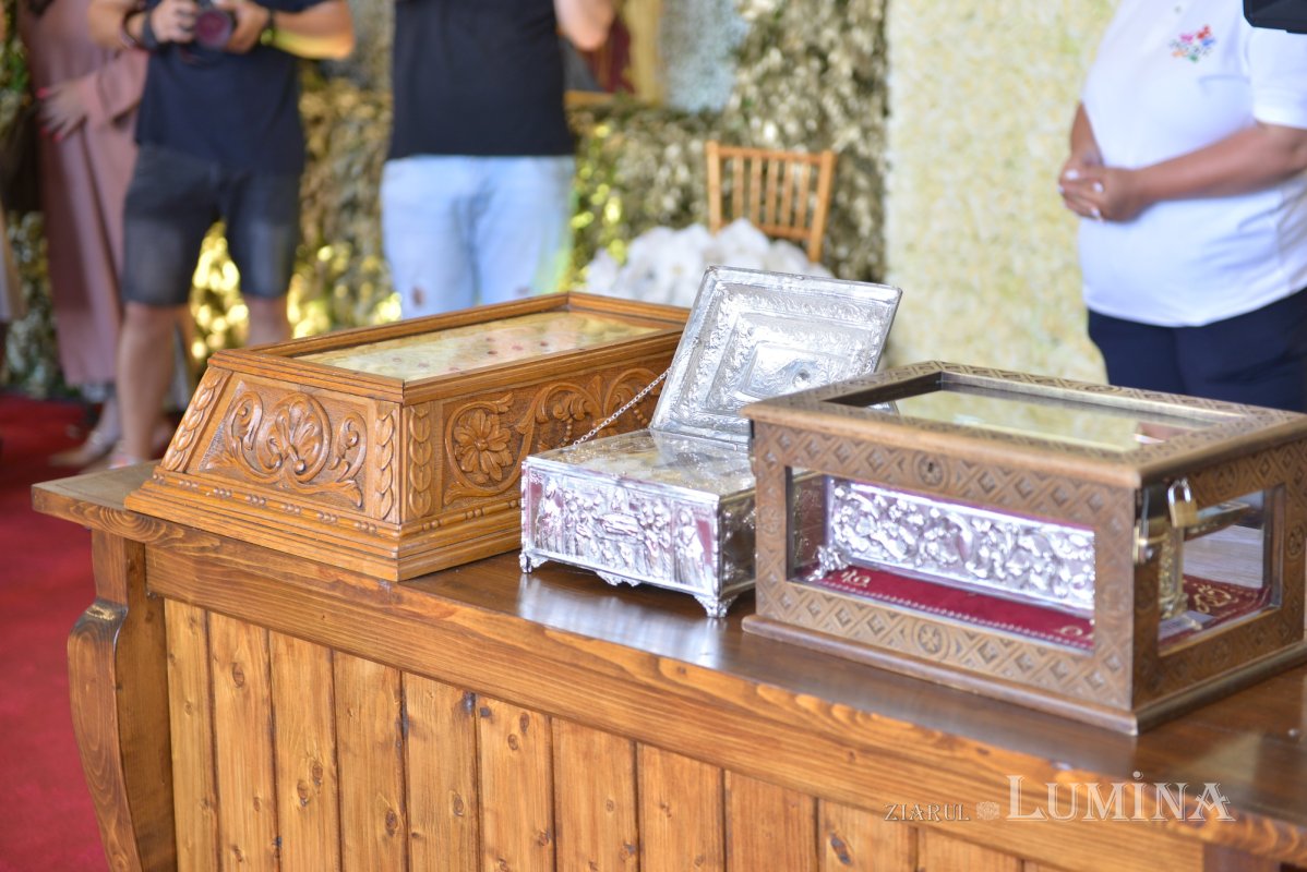 Brâul Maicii Domnului a ajuns la catedrala din Voluntari 219133