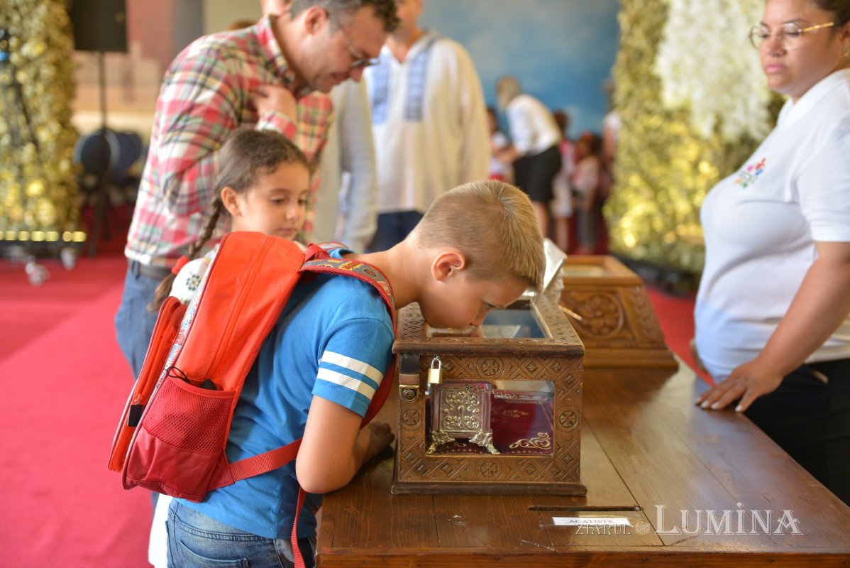 Brâul Maicii Domnului a ajuns la catedrala din Voluntari 219135
