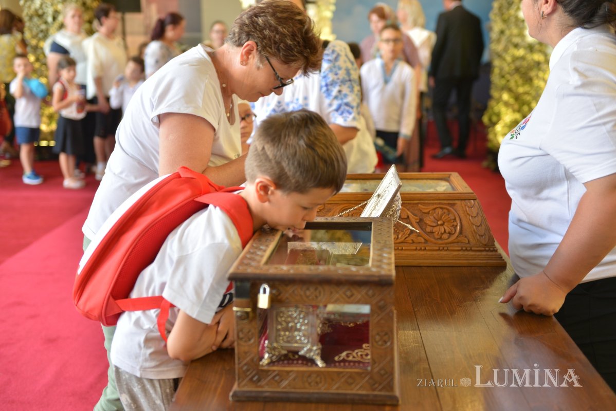 Brâul Maicii Domnului a ajuns la catedrala din Voluntari 219137