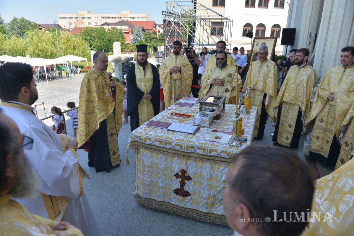 Brâul Maicii Domnului a ajuns la catedrala din Voluntari 219139