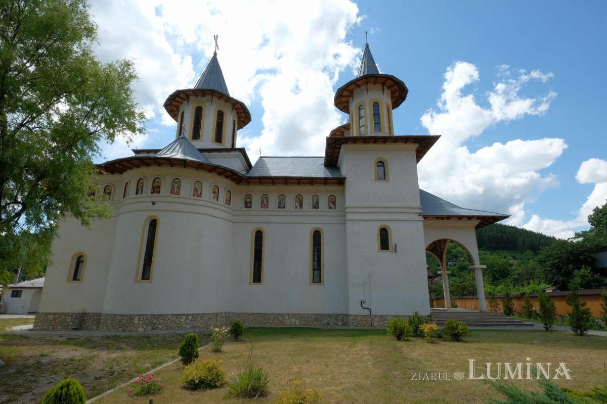 Biserica din Lopătari, ca un luminiș cosmic al sufletului 219491