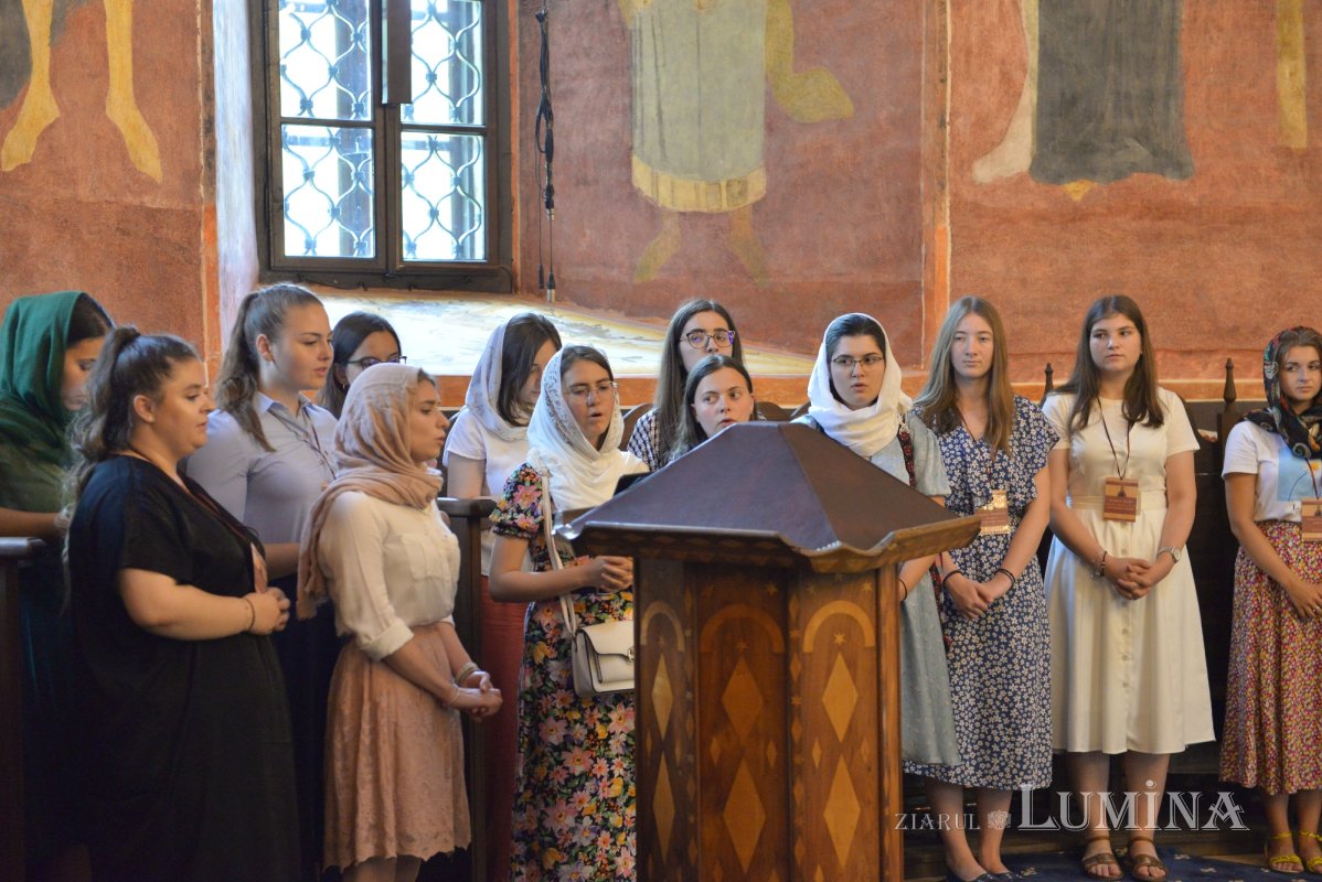 Pelerinaj al studenților creștin-ortodocși la mănăstiri din jurul Capitalei 219852