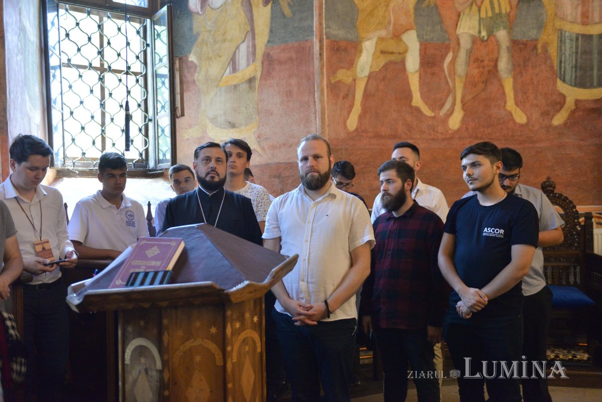 Pelerinaj al studenților creștin-ortodocși la mănăstiri din jurul Capitalei 219853