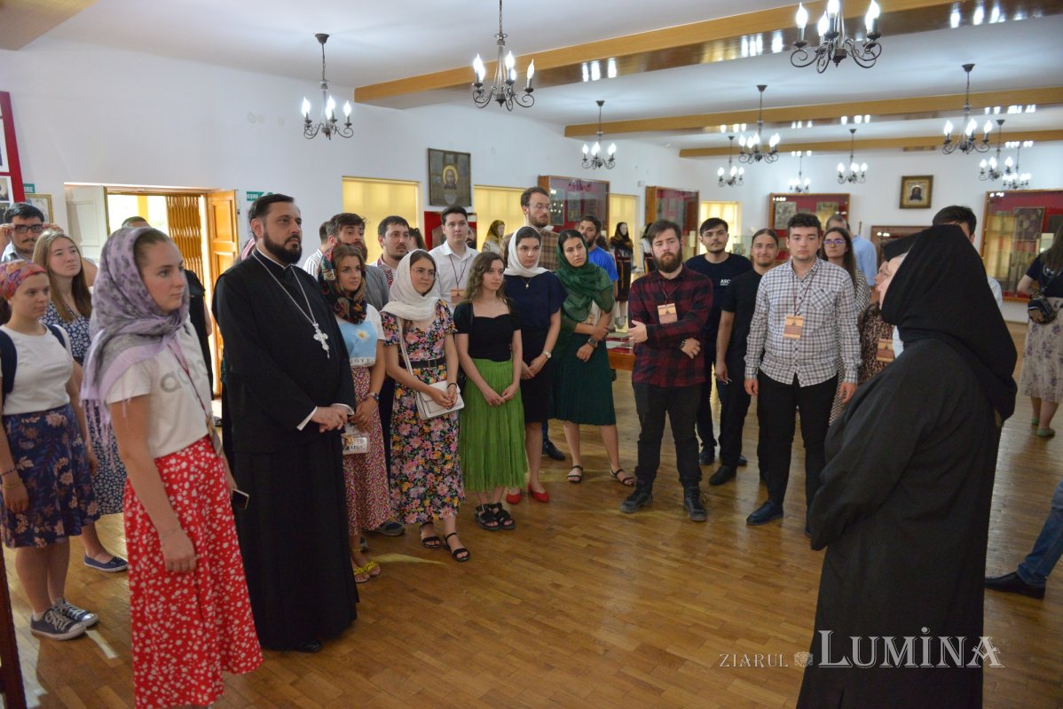 Pelerinaj al studenților creștin-ortodocși la mănăstiri din jurul Capitalei 219864