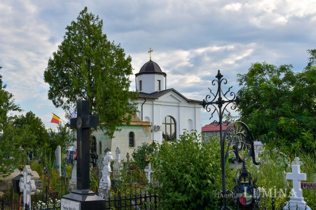 Biserică înnoită pentru pomenirea celor adormiți în Mizil 220013