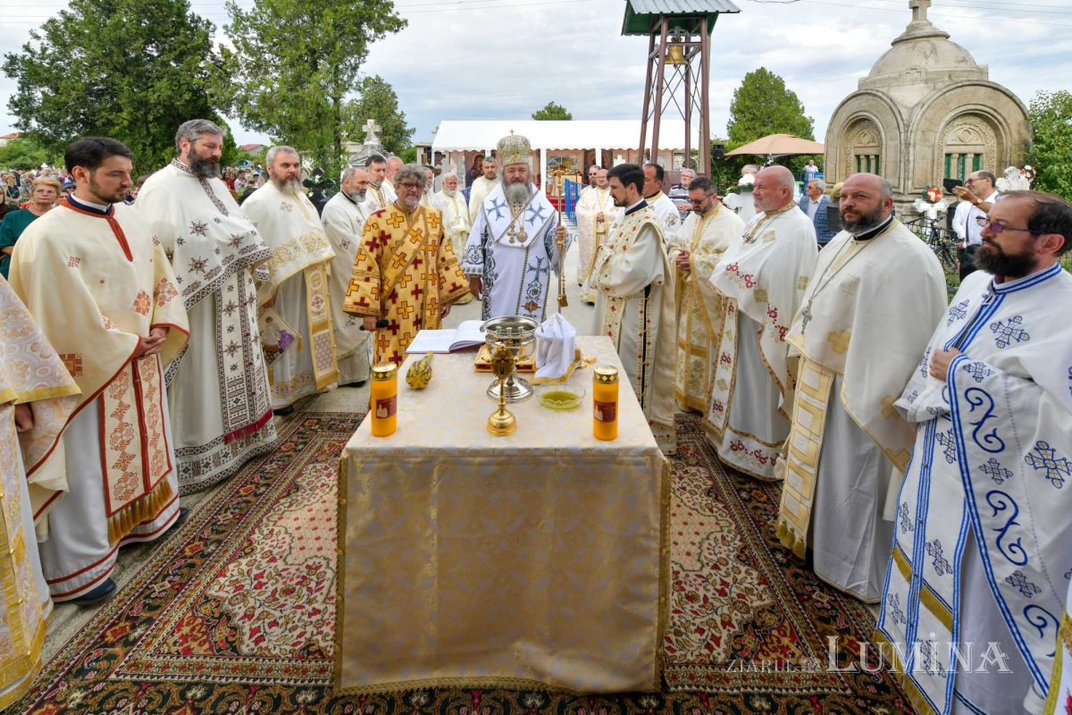 Biserică înnoită pentru pomenirea celor adormiți în Mizil 220016