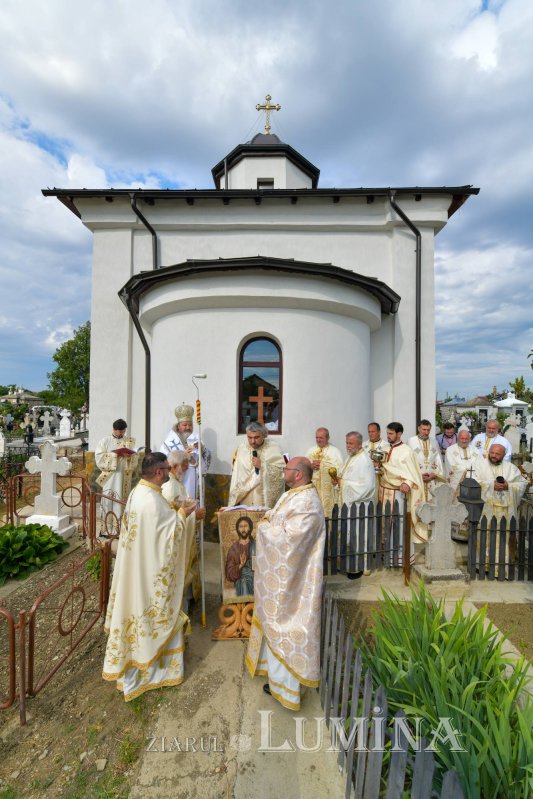 Biserică înnoită pentru pomenirea celor adormiți în Mizil 220019