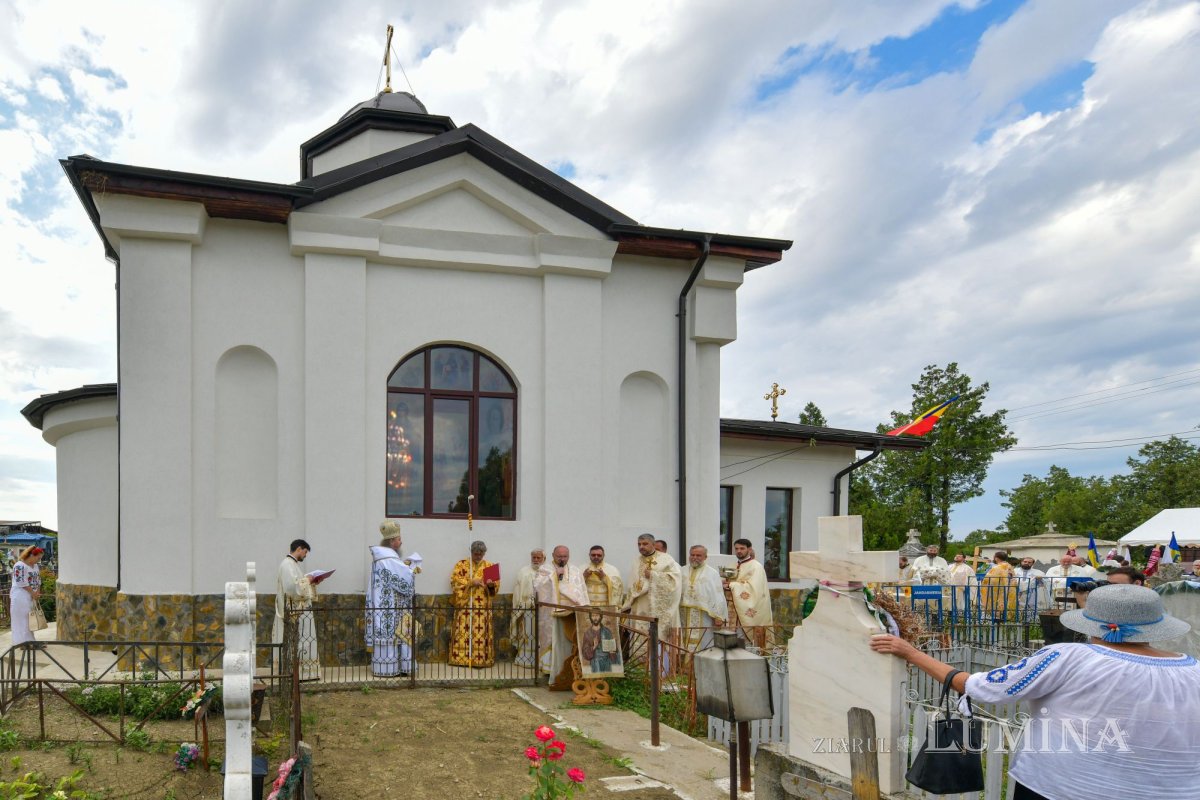 Biserică înnoită pentru pomenirea celor adormiți în Mizil 220020