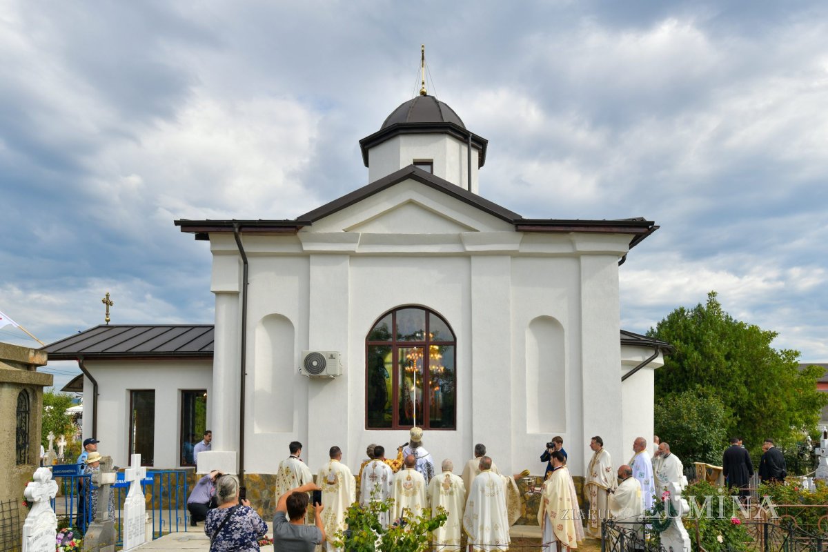 Biserică înnoită pentru pomenirea celor adormiți în Mizil 220021