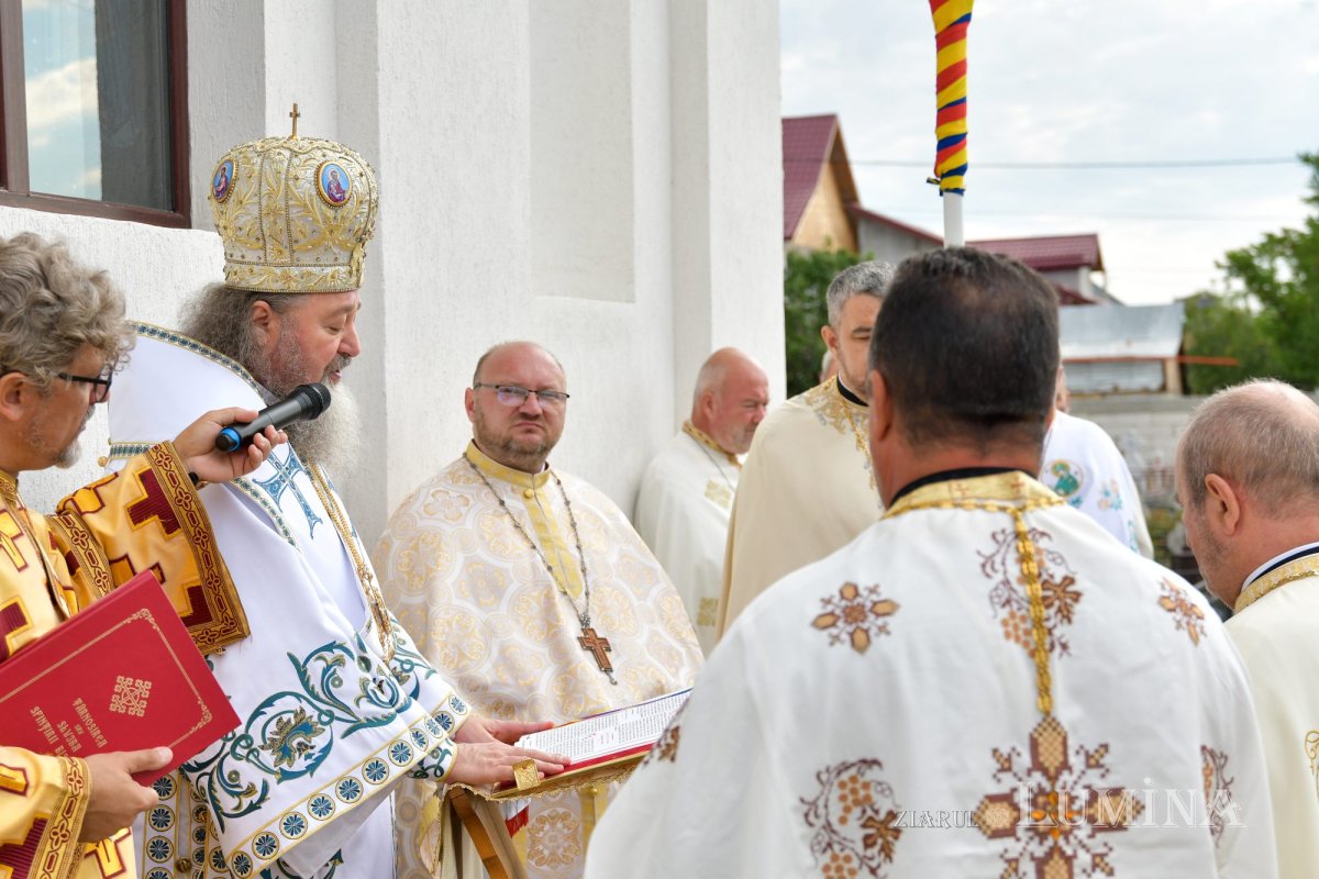 Biserică înnoită pentru pomenirea celor adormiți în Mizil 220024