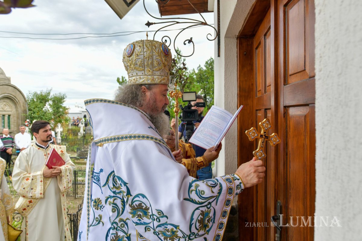 Biserică înnoită pentru pomenirea celor adormiți în Mizil 220028