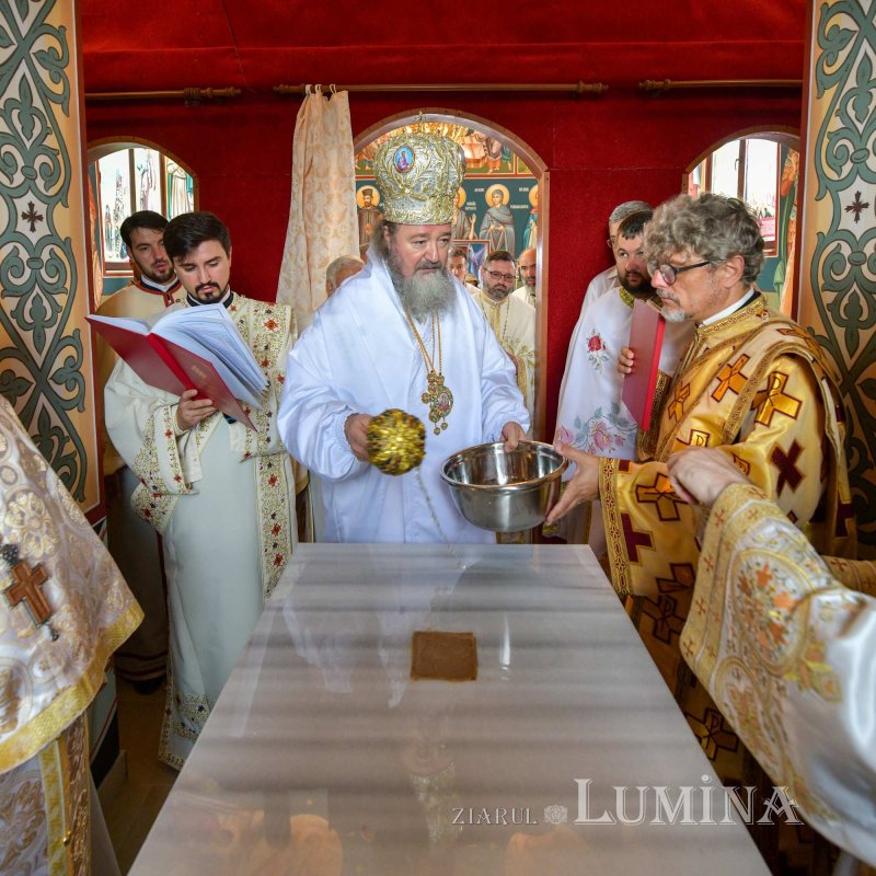 Biserică înnoită pentru pomenirea celor adormiți în Mizil 220033