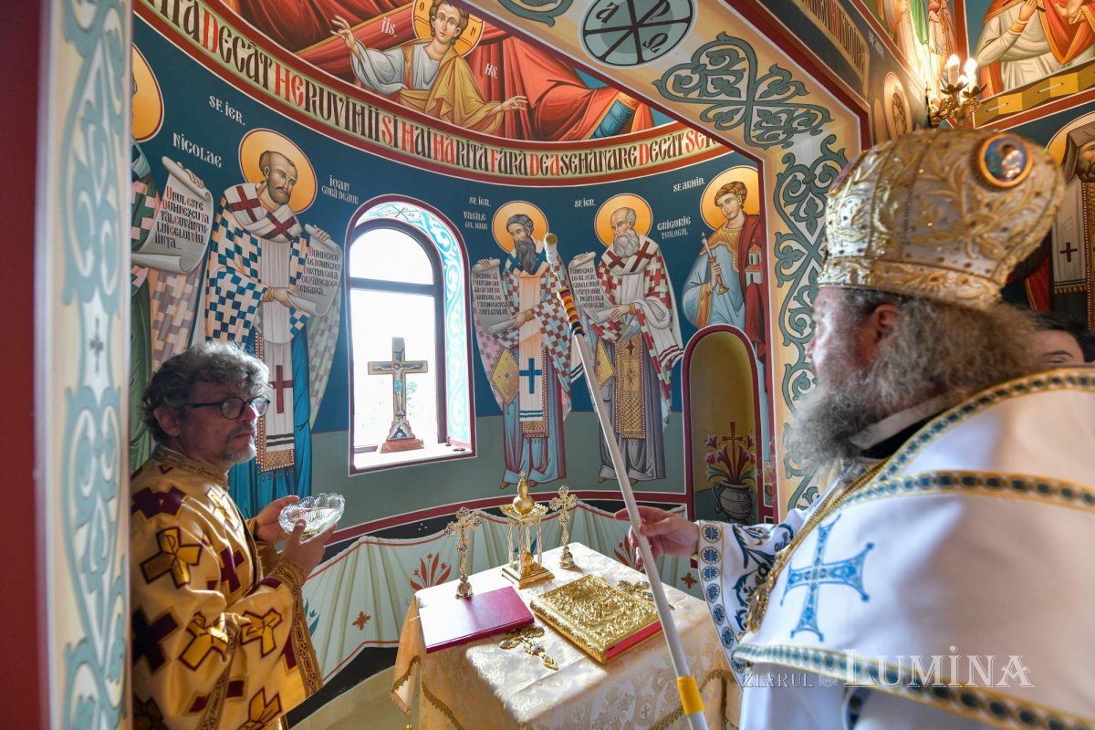 Biserică înnoită pentru pomenirea celor adormiți în Mizil 220036