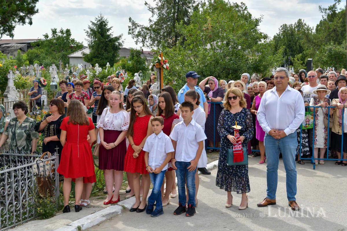 Biserică înnoită pentru pomenirea celor adormiți în Mizil 220051