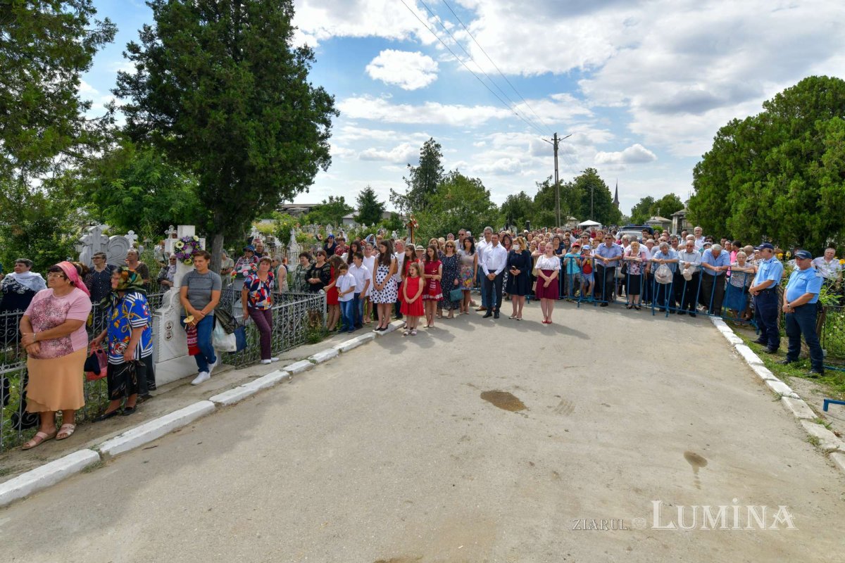 Biserică înnoită pentru pomenirea celor adormiți în Mizil 220052