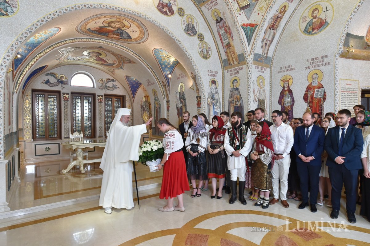 Tinerii din ASCOR au fost binecuvântați de Patriarhul României 219926