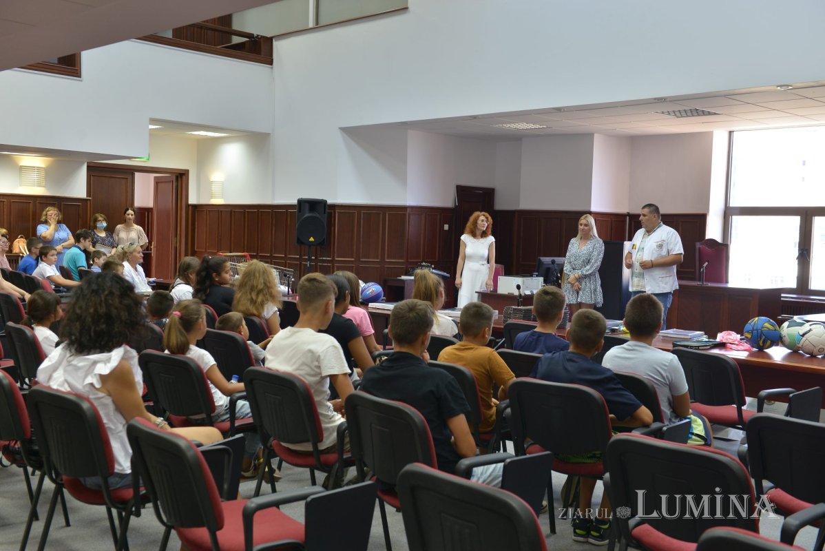 O zi în Capitală pentru beneficiarii campaniei „Ajutor pentru elevi” 220428