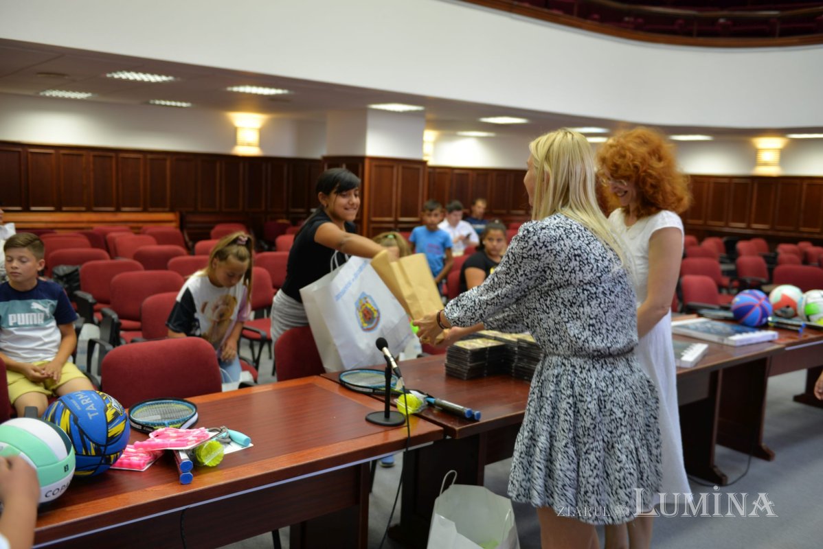 O zi în Capitală pentru beneficiarii campaniei „Ajutor pentru elevi” 220435