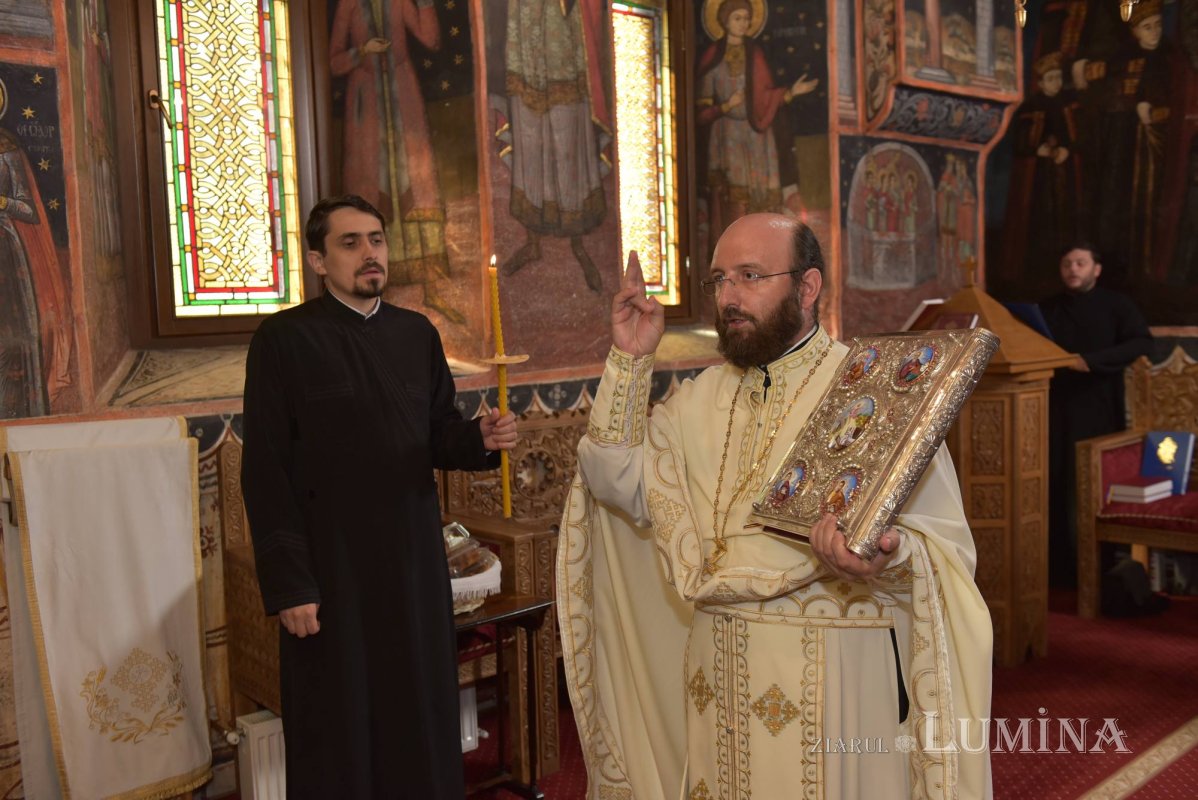 „Demonii îi dezbină pe oameni, iar Dumnezeu îi adună prin harul iubirii Sale” 220673