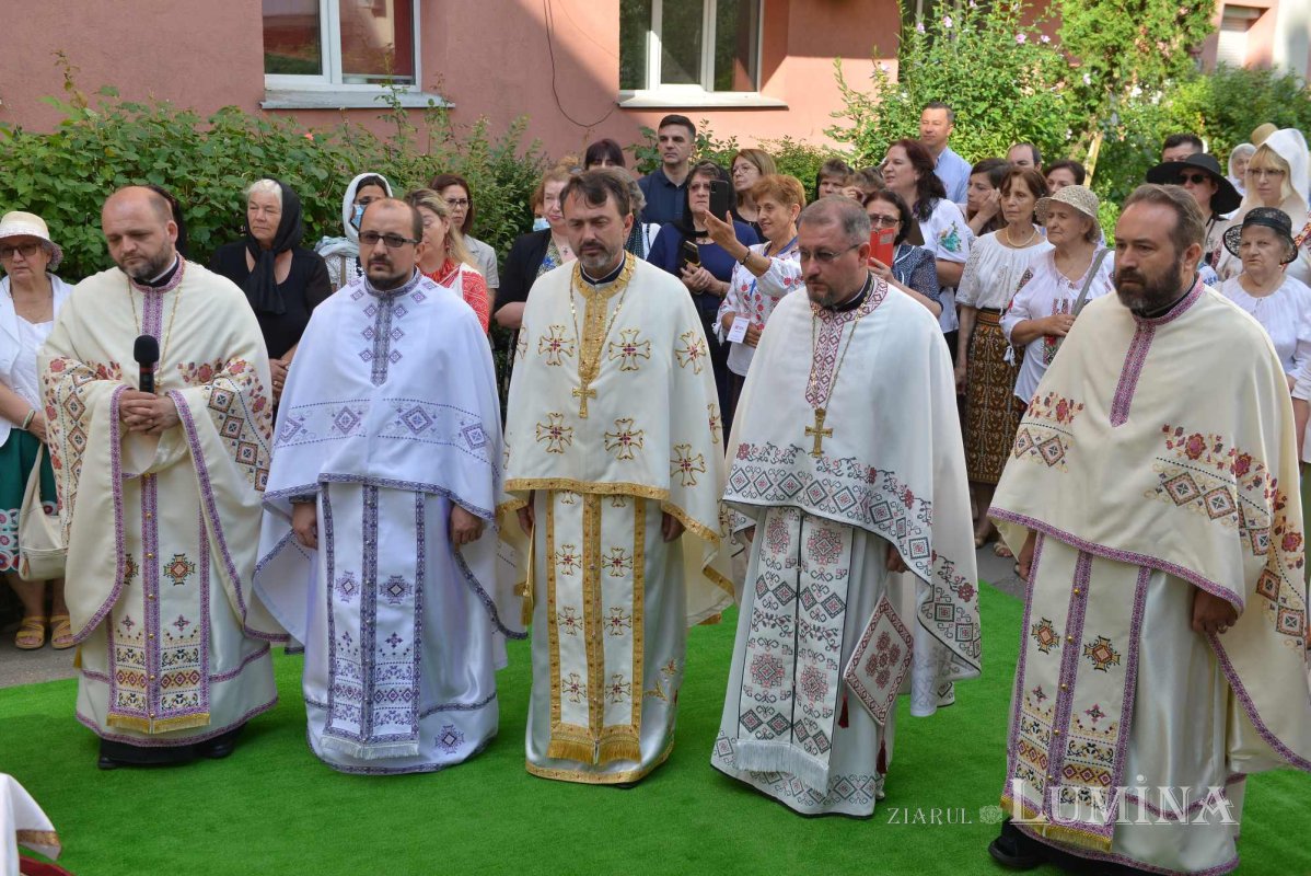 Veșmânt nou de har pentru biserica Parohiei „Sfântul Ioan”-Moși 220681