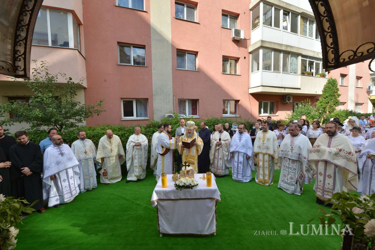 Veșmânt nou de har pentru biserica Parohiei „Sfântul Ioan”-Moși 220684