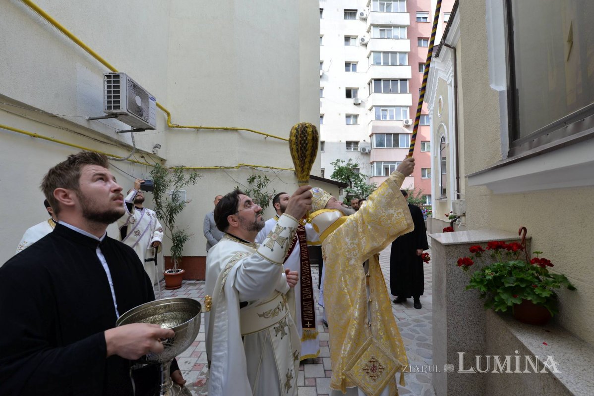 Veșmânt nou de har pentru biserica Parohiei „Sfântul Ioan”-Moși 220687