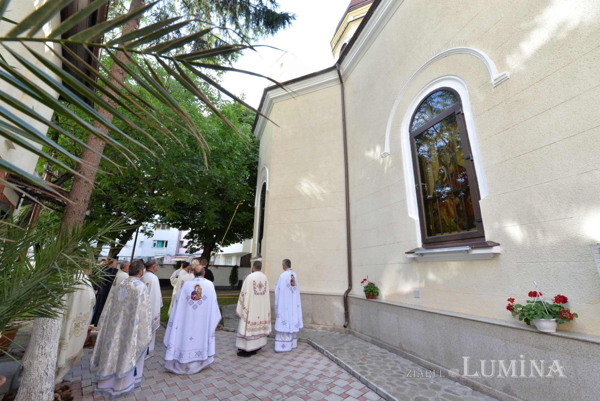 Veșmânt nou de har pentru biserica Parohiei „Sfântul Ioan”-Moși 220691