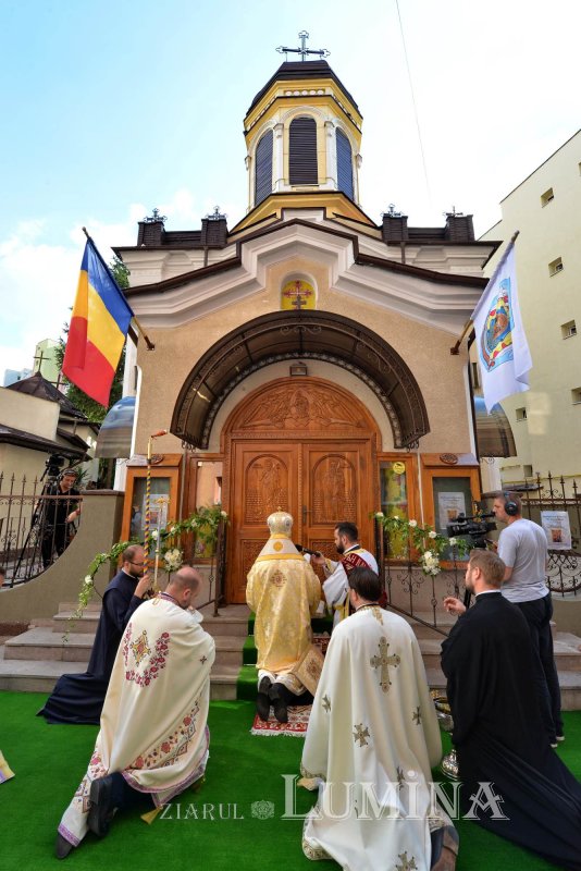 Veșmânt nou de har pentru biserica Parohiei „Sfântul Ioan”-Moși 220693