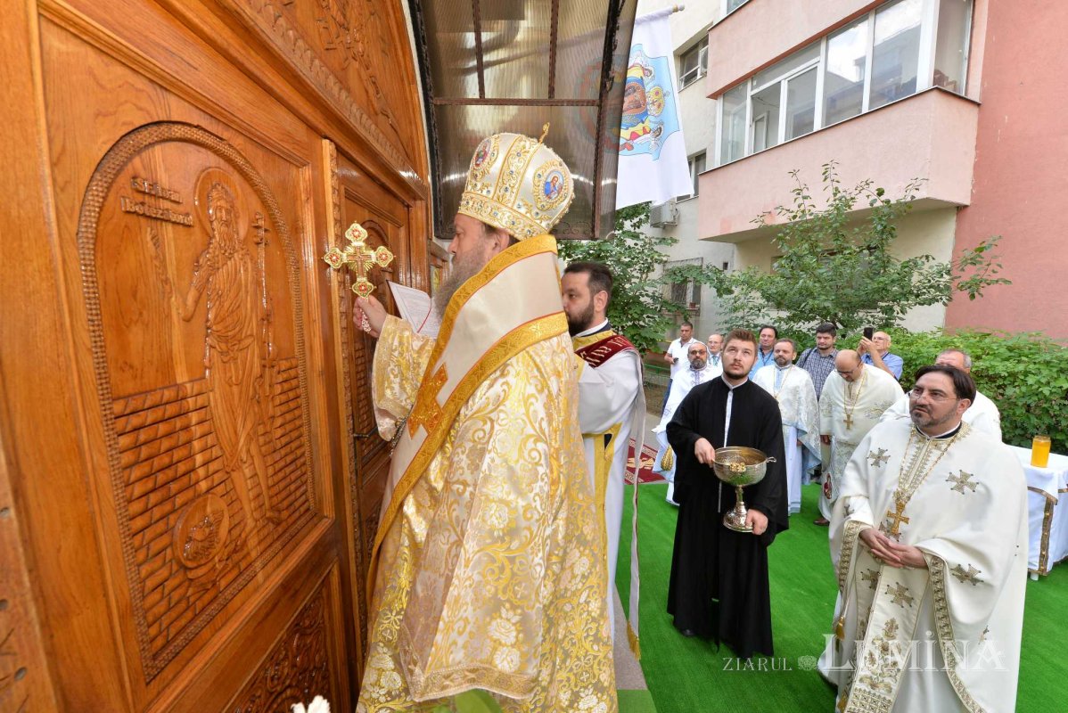 Veșmânt nou de har pentru biserica Parohiei „Sfântul Ioan”-Moși 220694