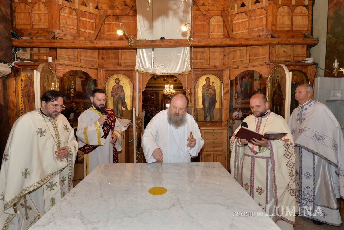 Veșmânt nou de har pentru biserica Parohiei „Sfântul Ioan”-Moși 220696