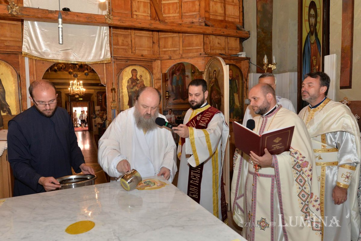 Veșmânt nou de har pentru biserica Parohiei „Sfântul Ioan”-Moși 220697