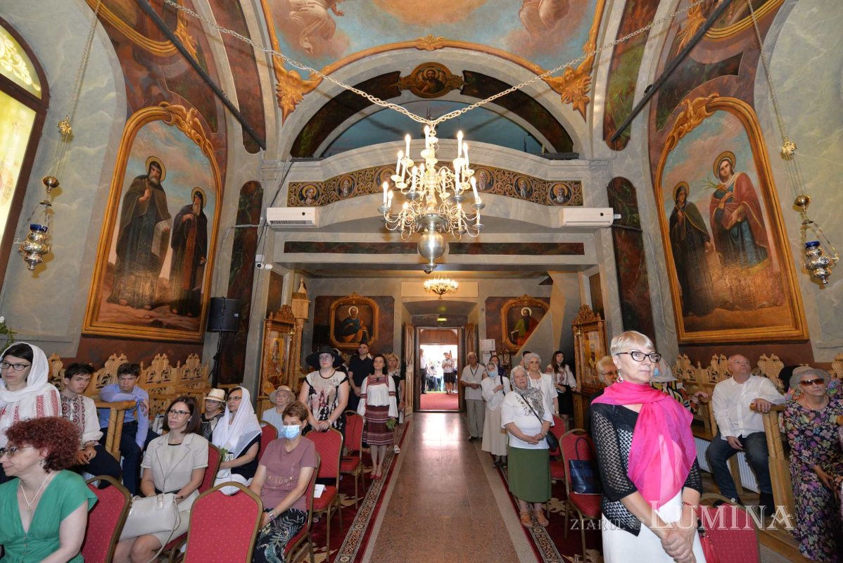 Veșmânt nou de har pentru biserica Parohiei „Sfântul Ioan”-Moși 220708