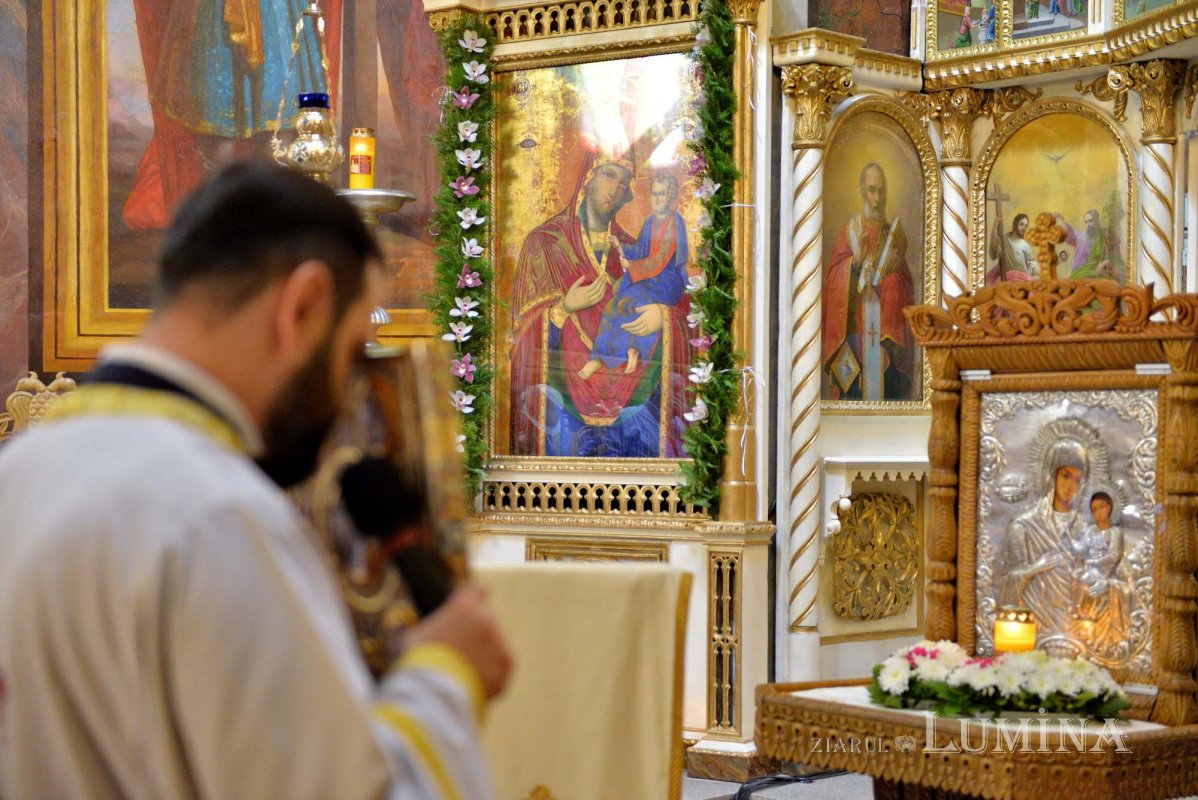 Veșmânt nou de har pentru biserica Parohiei „Sfântul Ioan”-Moși 220716