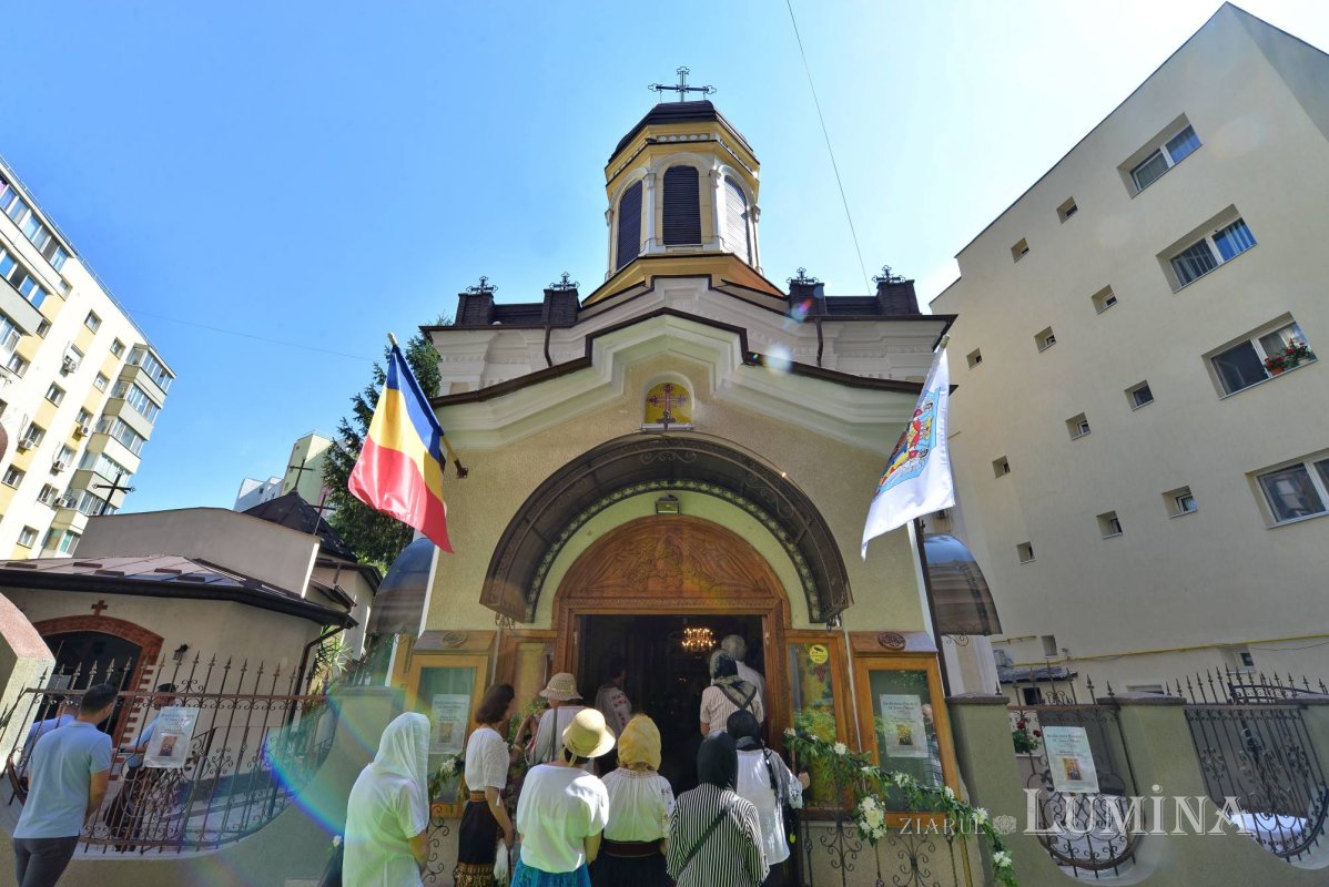 Veșmânt nou de har pentru biserica Parohiei „Sfântul Ioan”-Moși 220719