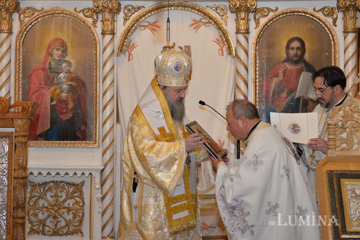 Veșmânt nou de har pentru biserica Parohiei „Sfântul Ioan”-Moși 220723