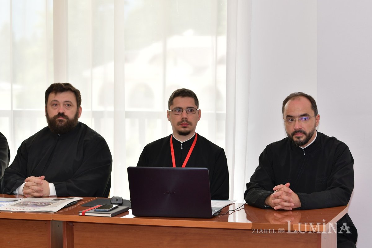 „Ziarul Lumina 5.000”: colocviu de presă la Mănăstirea Caraiman 220594