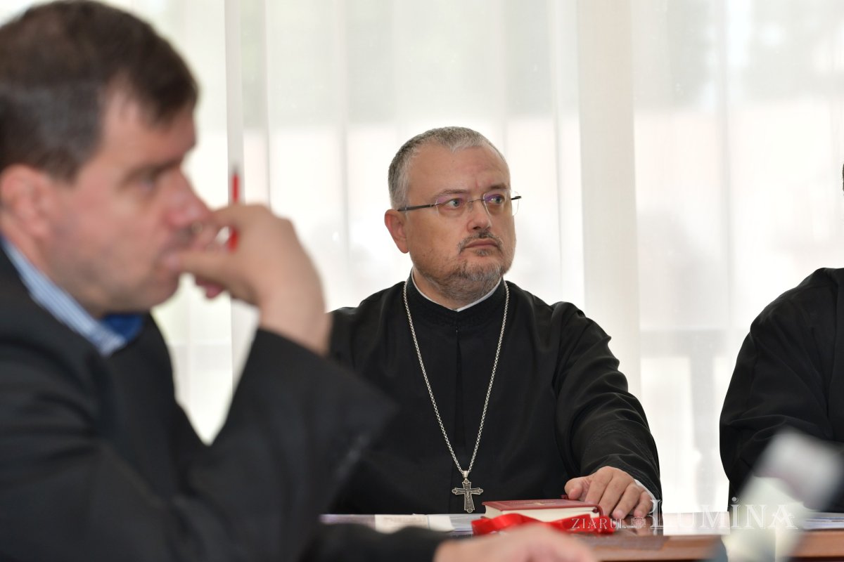 „Ziarul Lumina 5.000”: colocviu de presă la Mănăstirea Caraiman 220595