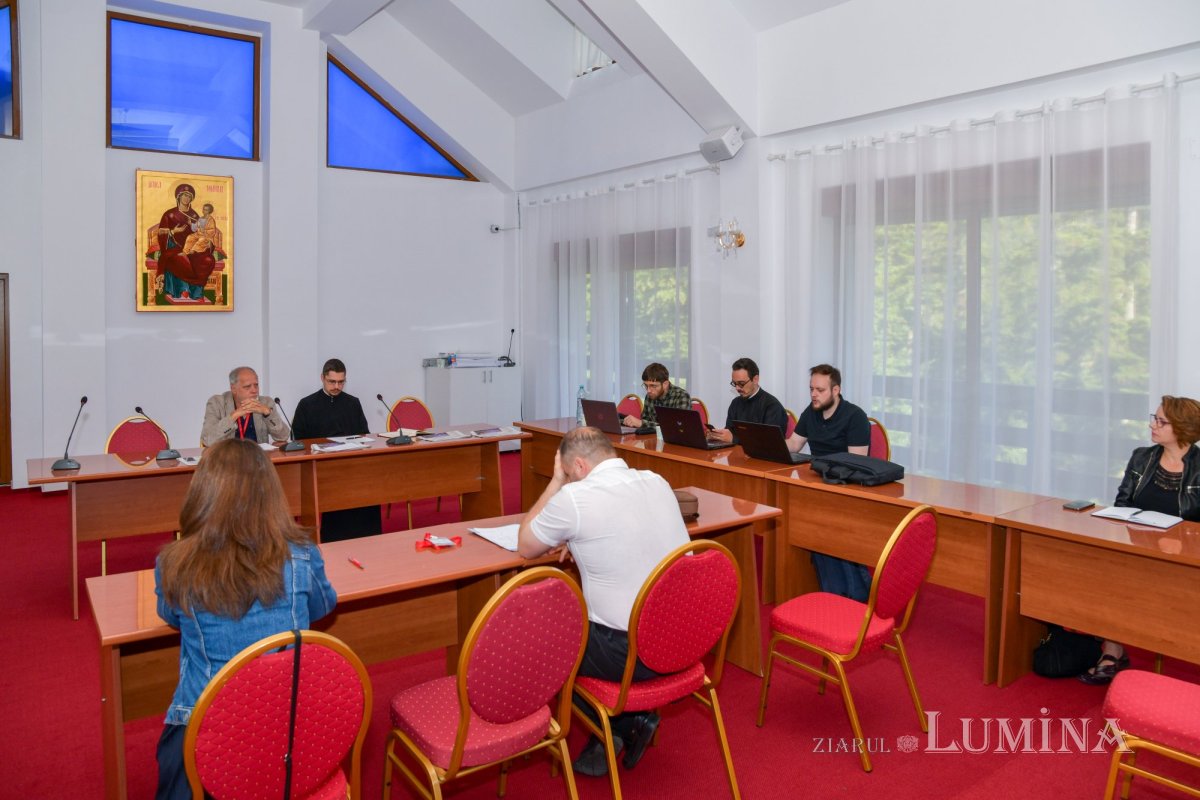 „Ziarul Lumina 5.000”: colocviu de presă la Mănăstirea Caraiman 220622