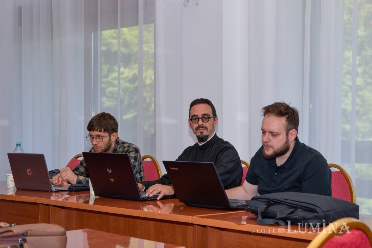 „Ziarul Lumina 5.000”: colocviu de presă la Mănăstirea Caraiman 220623