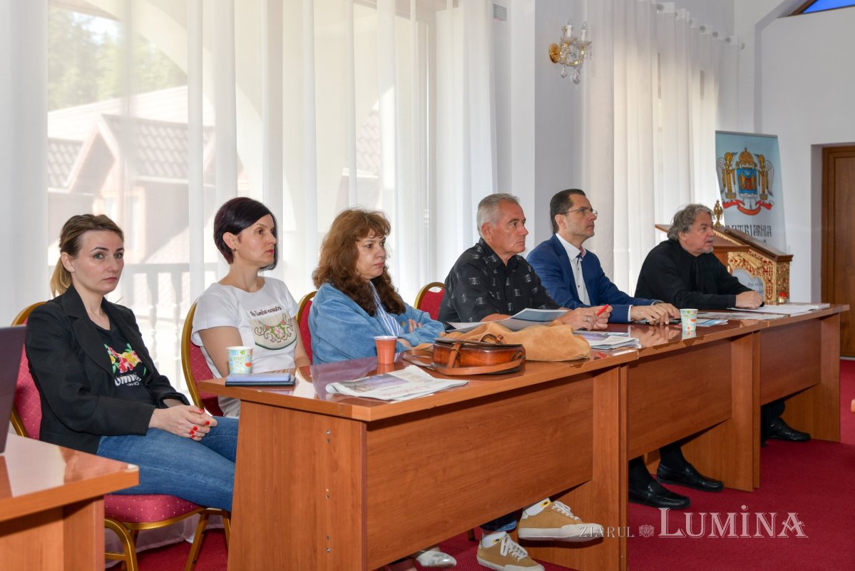 „Ziarul Lumina 5.000”: colocviu de presă la Mănăstirea Caraiman 220624