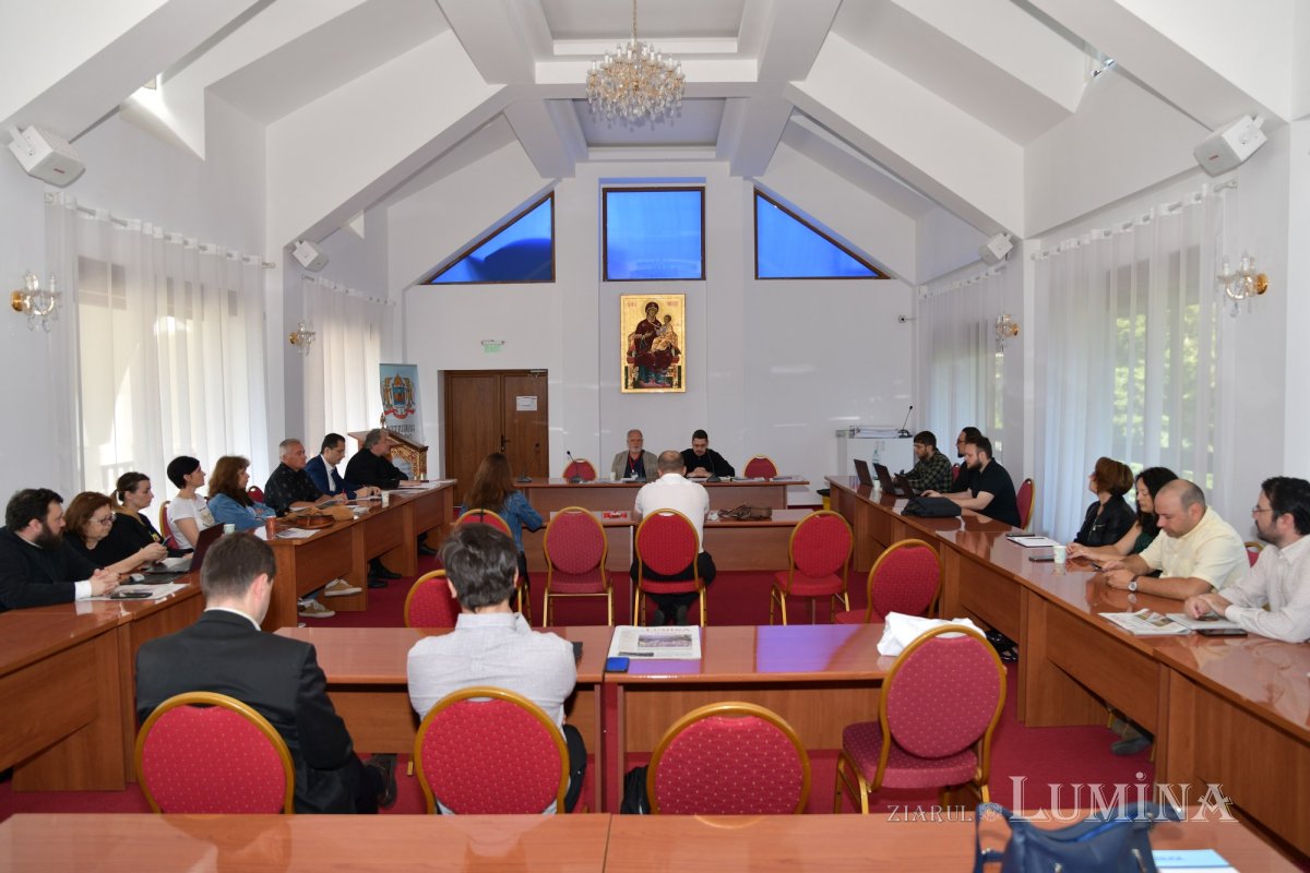 „Ziarul Lumina 5.000”: colocviu de presă la Mănăstirea Caraiman 220627