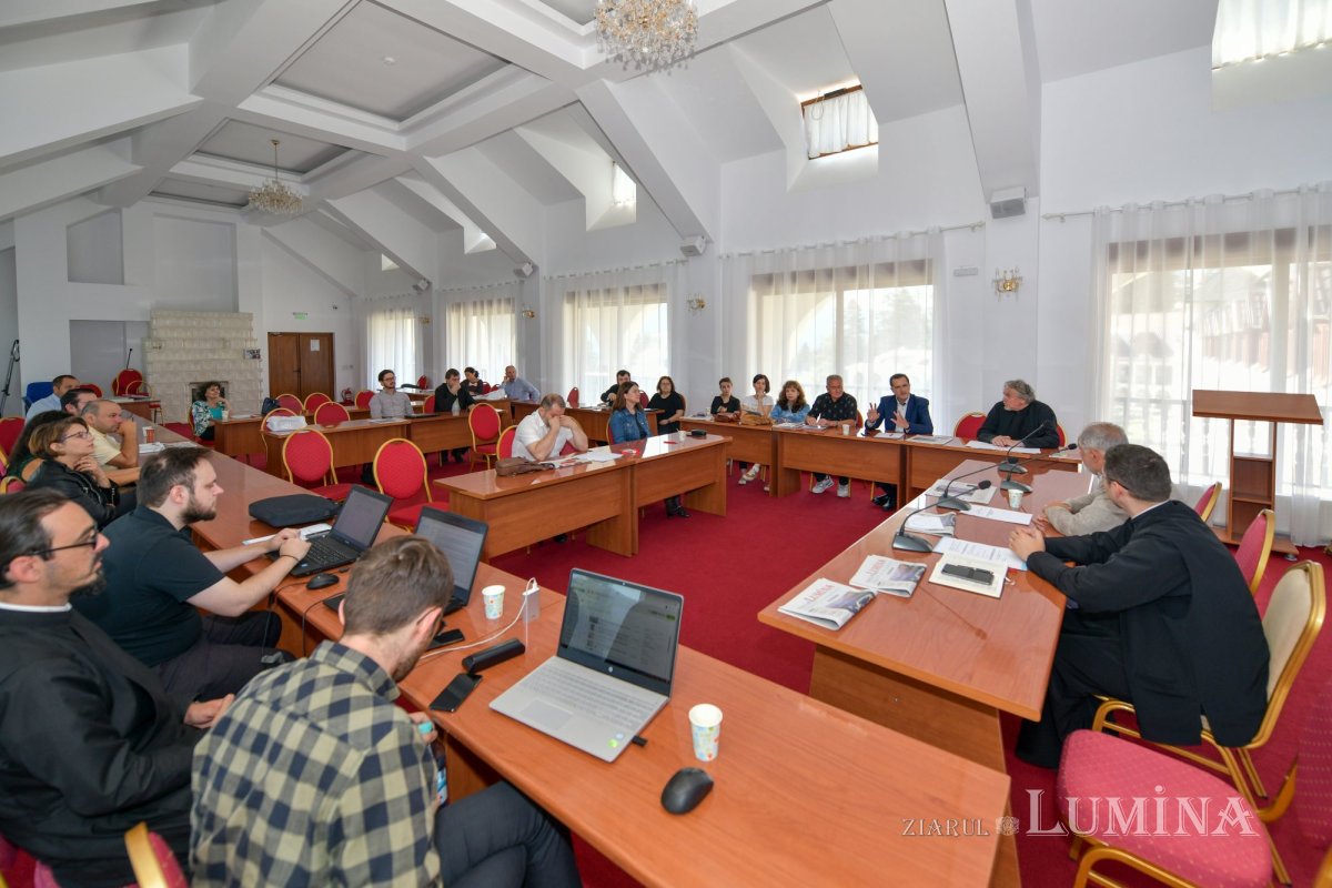 „Ziarul Lumina 5.000”: colocviu de presă la Mănăstirea Caraiman 220628