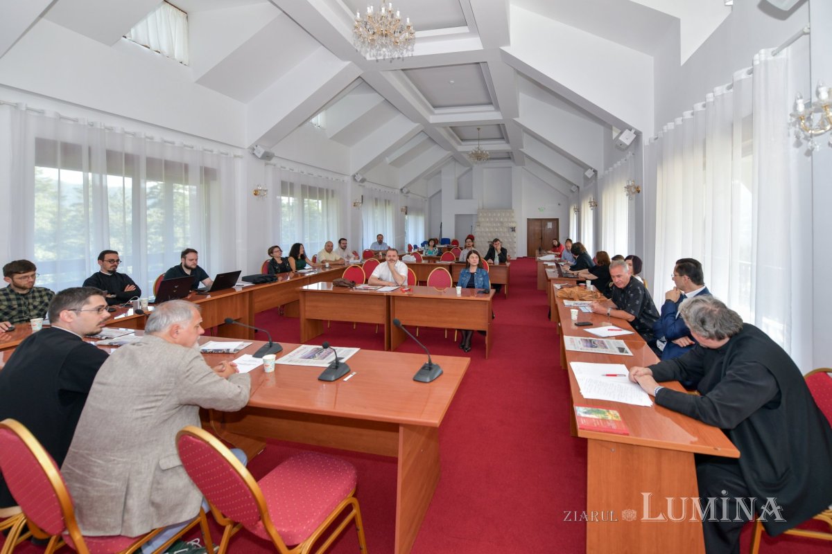 „Ziarul Lumina 5.000”: colocviu de presă la Mănăstirea Caraiman 220629