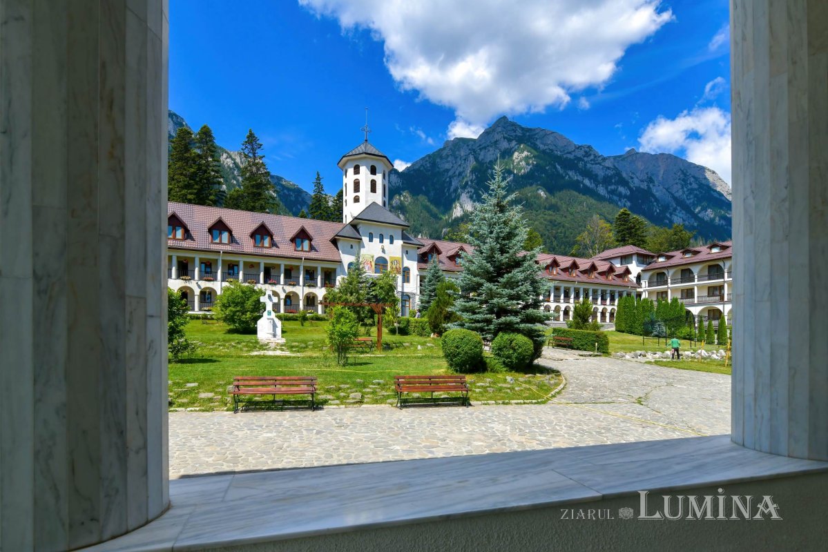 „Ziarul Lumina 5.000”: colocviu de presă la Mănăstirea Caraiman 220639